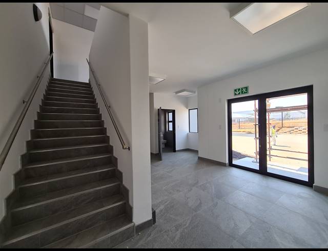 501M² WAREHOUSE TO LET IN LONGLAKE
